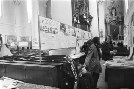 Protest tegen verkeers- en woningbeleid in Amsterdam in de Mozes en Aaronkerk , Bestanddeelnr 925-4496