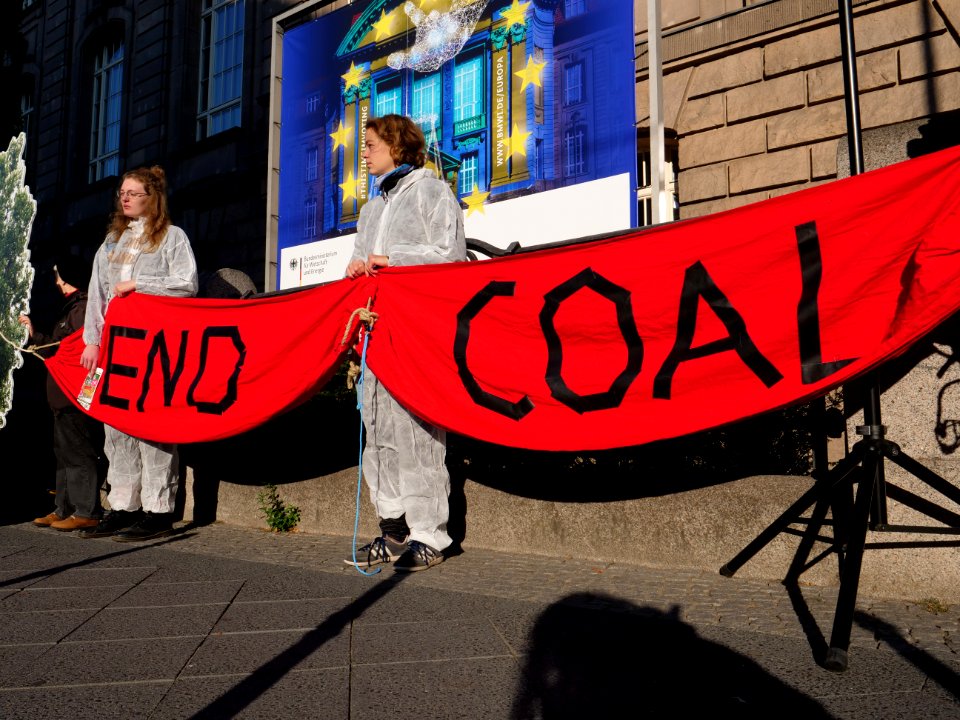 Protest at "Coal Commission" meeting 12-10-2018 11