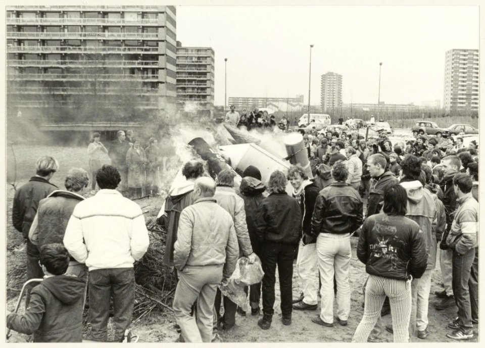 Protest tegen kernwapenwedloop bij de Europaweg, hoek Laan van Angers. NL-HlmNHA 54013917