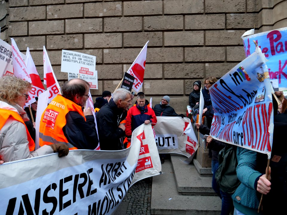 Protest at "Coal Commission" meeting 26-11-2018 14