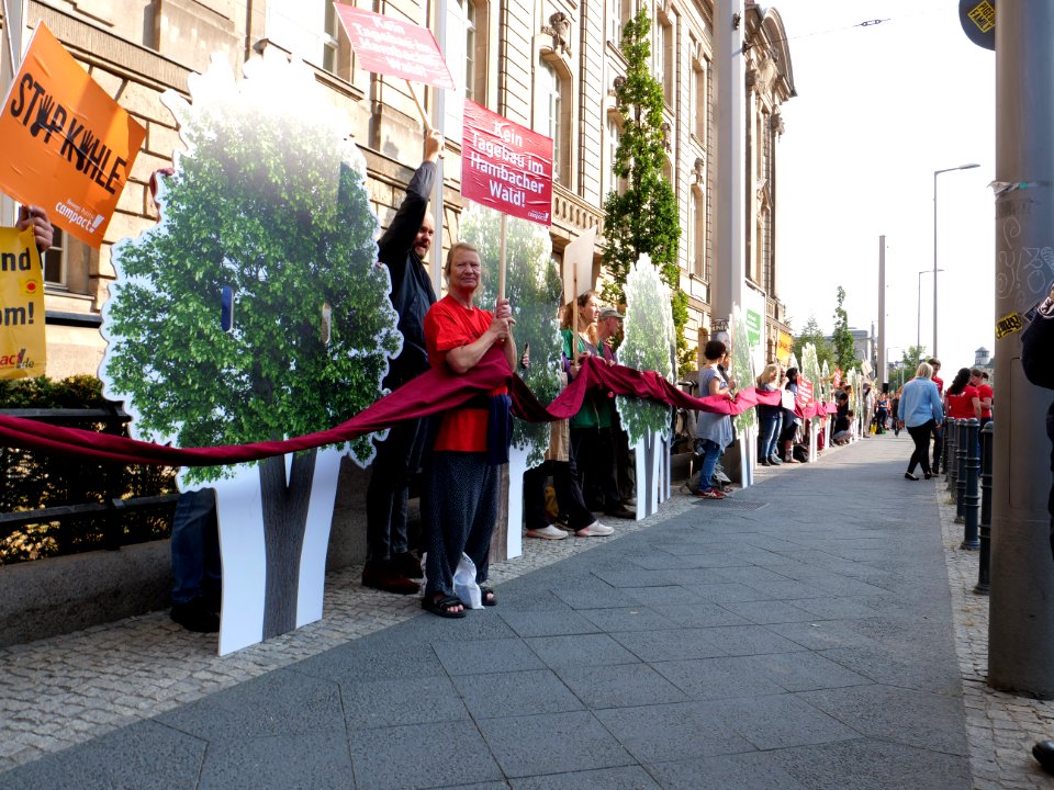 Protest at "Coal Commission" meeting 29-08-2018 02