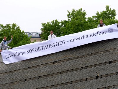 Protest at start of the "Coal Commission" 11