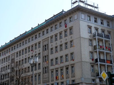 Protest banner at the Karl-Marx-Allee during Mietenwahnsinn demonstration 06-04-2019 01