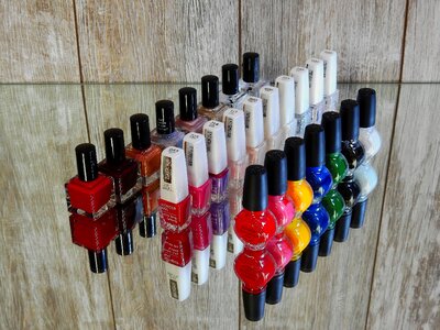 Paint nails toe nails