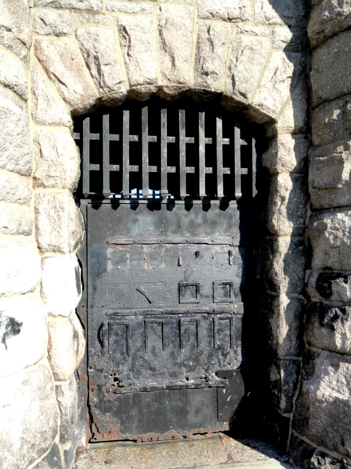 Prospect Hill Monument door - Somerville, MA - DSC03322