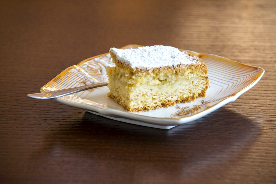 The cake tasty eating