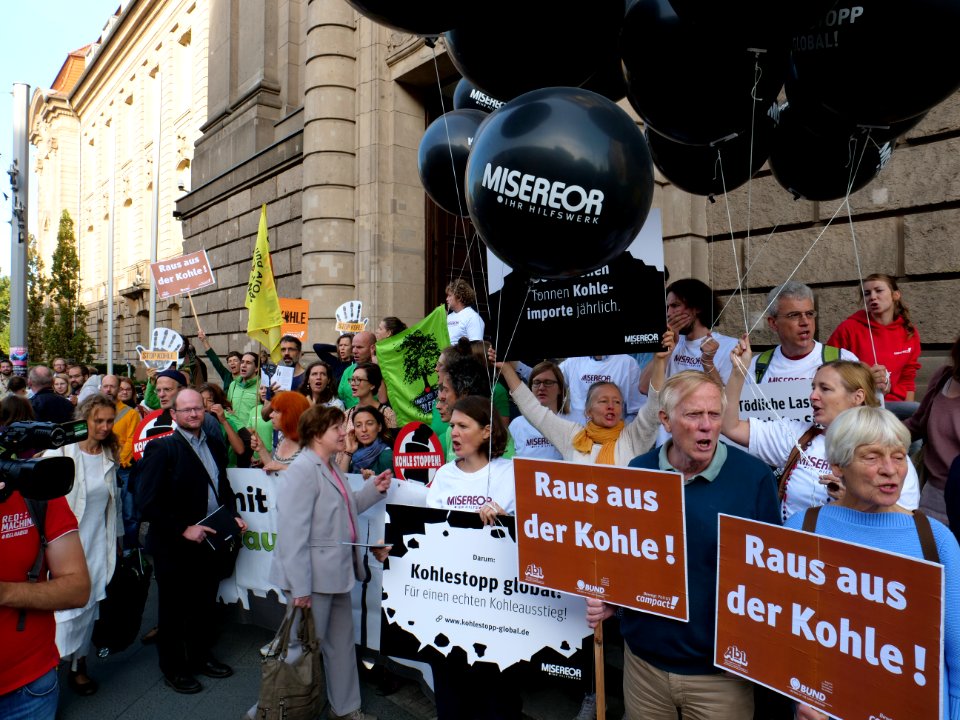Protest at "Coal Commission" meeting 13