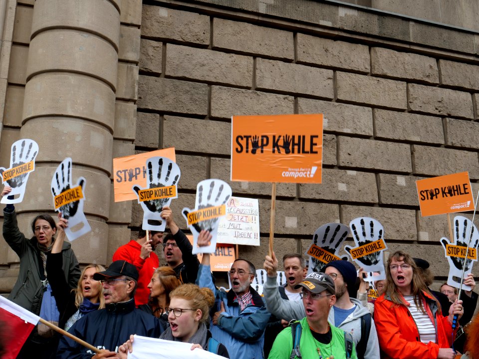 Protest at start of the "Coal Commission" 20