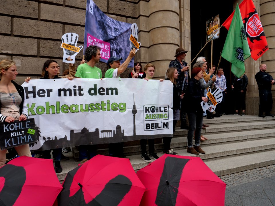 Protest at start of the "Coal Commission" 24