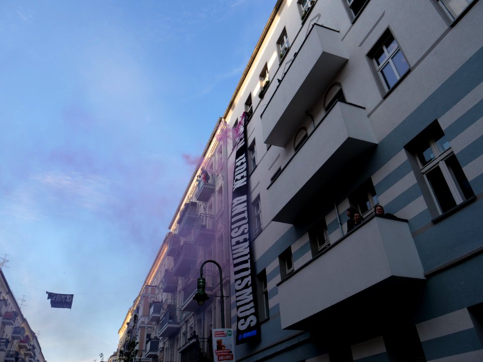 Protest at houses next to the revolutionary 1st may demonstration Berlin 2019 01