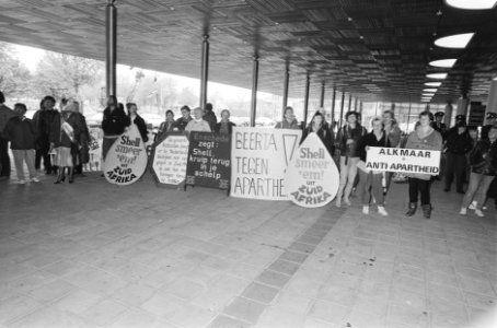 Protest bij aandeelhoudersvergadering van Shell in Den Haag, Bestanddeelnr 933-9806