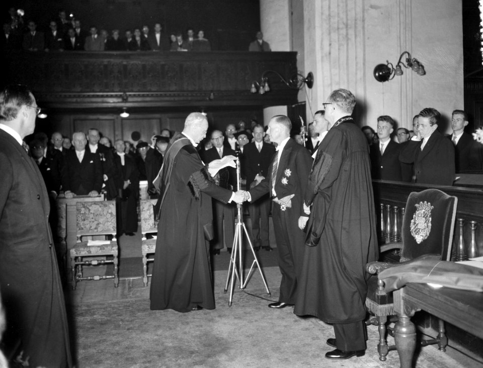 Promotie tot doctor honoris causa in de letteren en wijsbegeerte van jhr.dr. mr., Bestanddeelnr 908-4147
