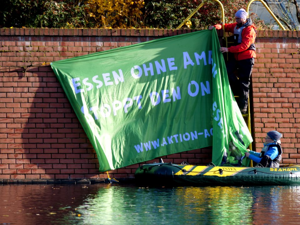Protest banner in front of Amazon logistics center in Berlin-Tegel