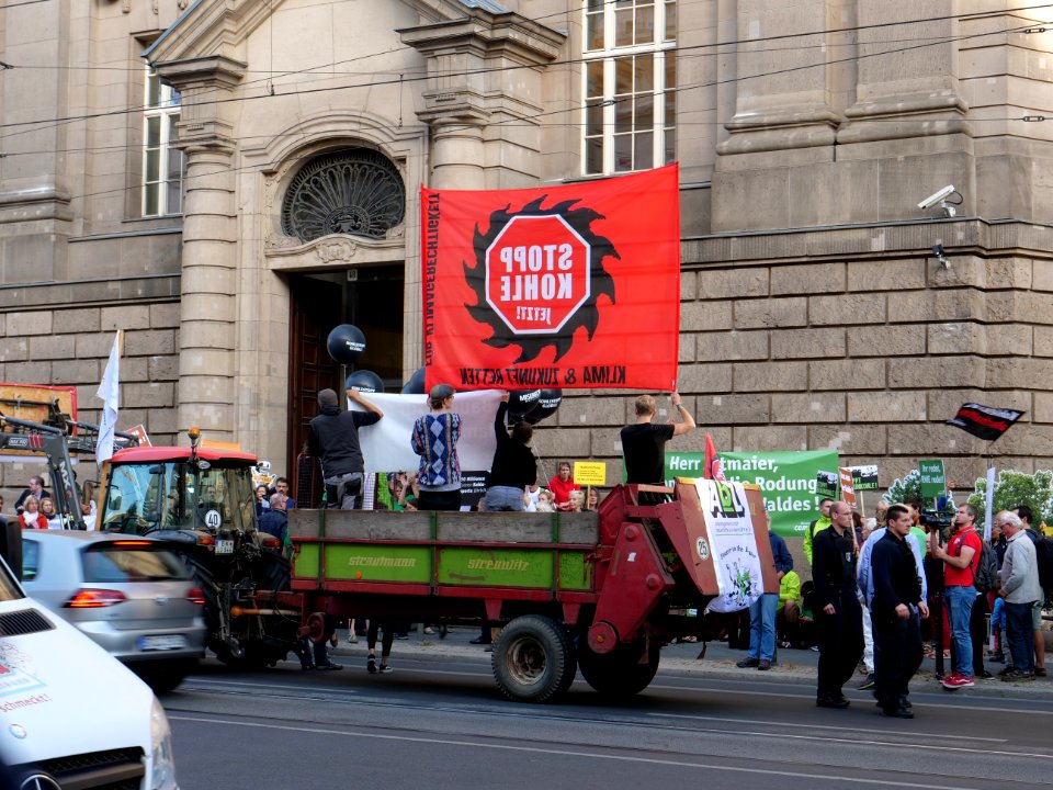Protest at "Coal Commission" meeting 11