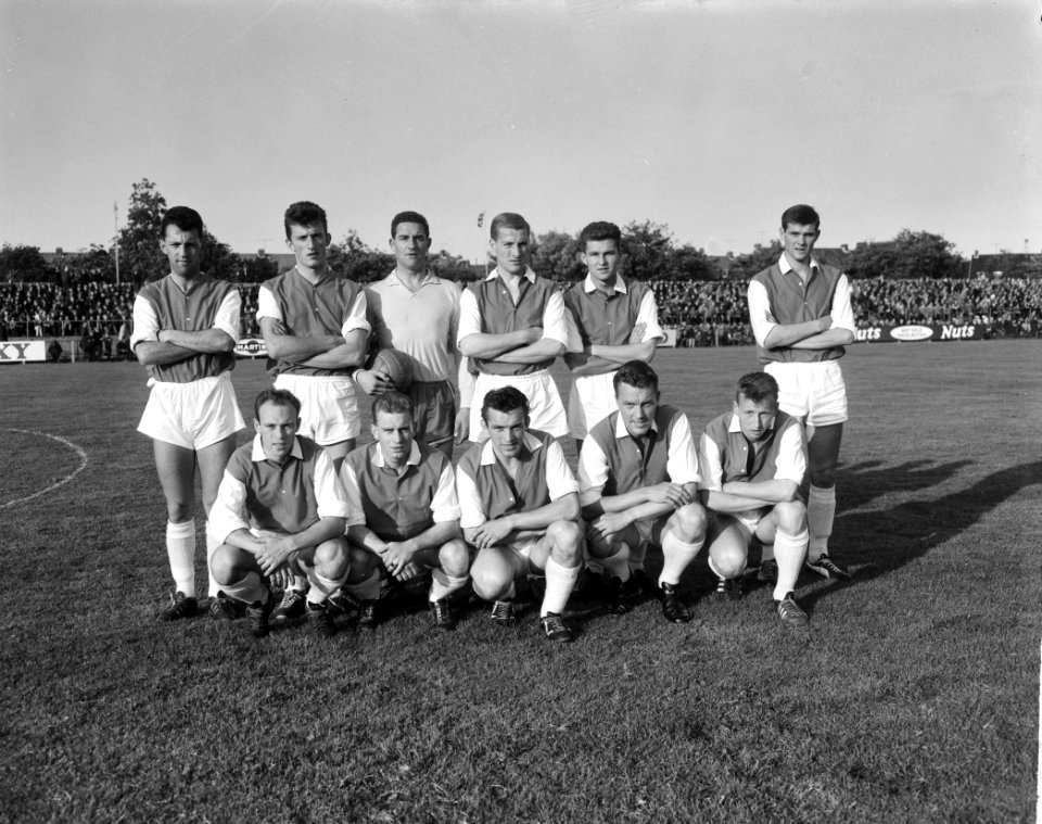 Promotie Competitie Haarlem tegen AGOVV Elftal AGOVV Spelders, Vellekoop, van d, Bestanddeelnr 915-3019