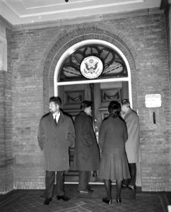 Protestdemonstratie in Amsterdam A. den Doolaard, Gerda van der Elsken, F. Müll, Bestanddeelnr 913-1254