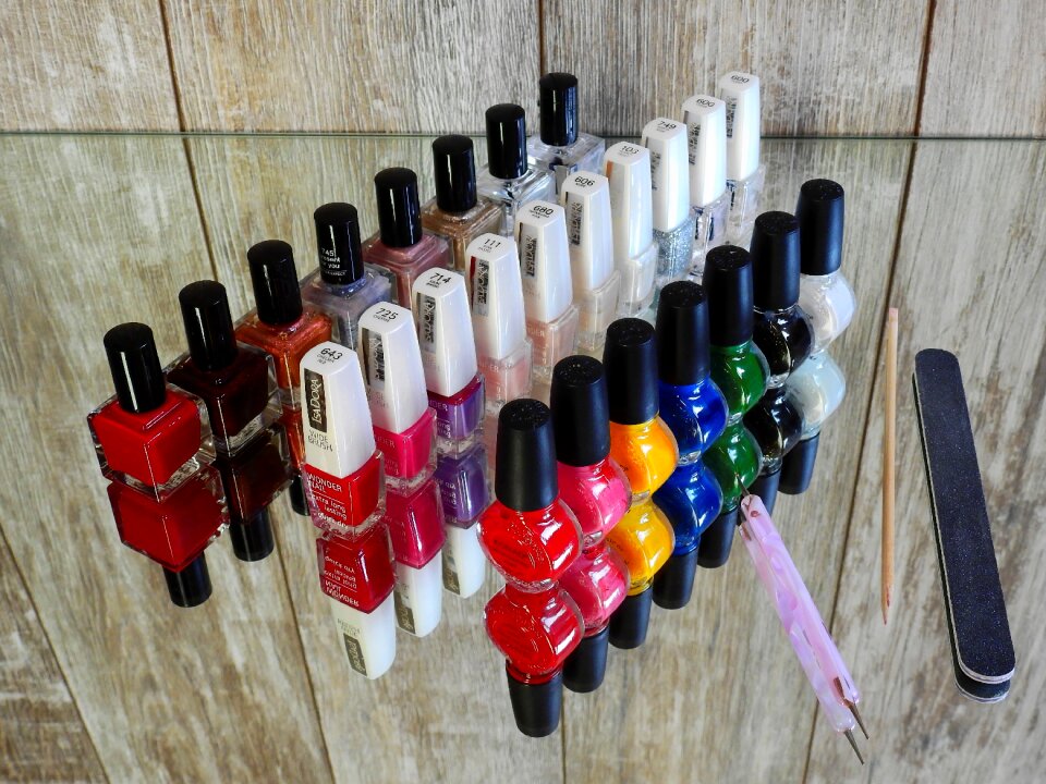 Paint nails toe nails