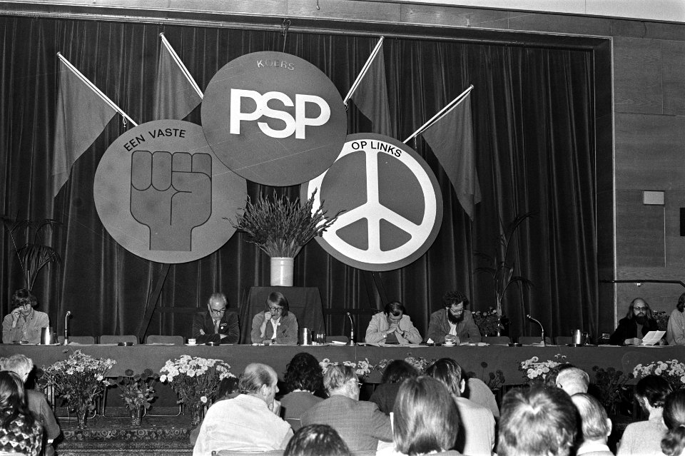 PSP-congres in Amsterdam, nummer 8 Wiebenga (rechts) en nummer 10 Van der Lek (r, Bestanddeelnr 925-8799