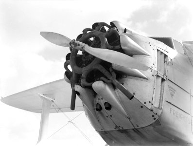 Propeller van een vliegtuig op de startbaan bij Schiphol, Bestanddeelnr 189-0381