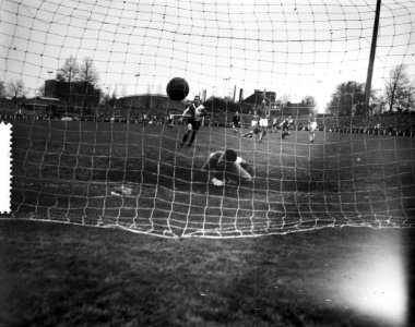 PSV tegen Feynoord 0-2, Cor van de Gijp 1-0, Bestanddeelnr 910-9672