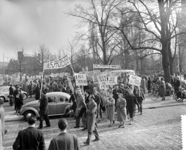 Protestdemonstratie tegen apartheidspolitiek van Zuid Afrika in Den Haag , de st, Bestanddeelnr 911-1402