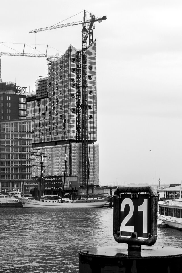 Hamburg symphony number river