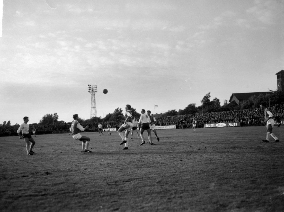 Promotie Competitie Haarlem tegen AGOVV Aanval op het AGOVV-doel, Bestanddeelnr 915-3016