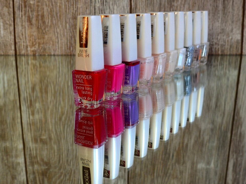 Paint nails toe nails