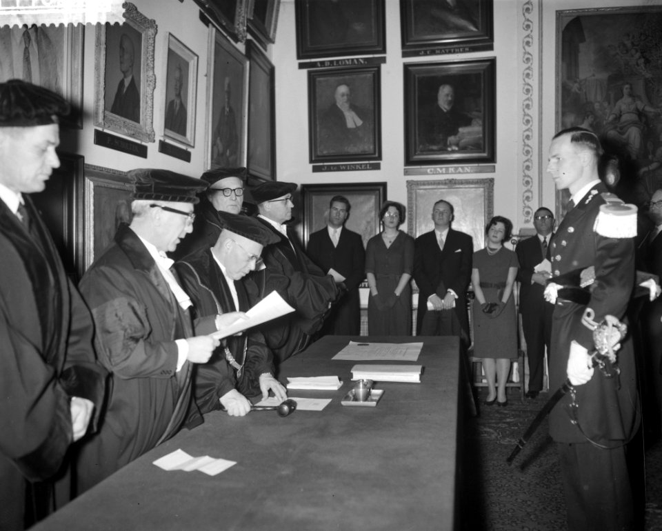 Promotie van de Luitenant ter zee 2e klasse P A E Sillevis Smit tot doctor in, Bestanddeelnr 911-0238