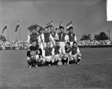 PSV tegen Elinckwijk. Elftal Elinckwijk, Bestanddeelnr 908-0187 photo