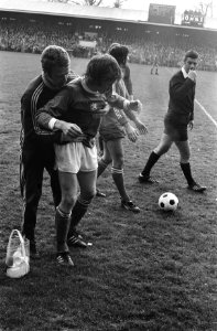 PSV tegen Ajax 1-1 Van der Kuylen , Blankenburg, A. Mühren en Hulshof, Gerrie M, Bestanddeelnr 927-6443