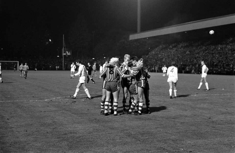 PSV tegen Rapid Wien 4-2., Bestanddeelnr 922-8347