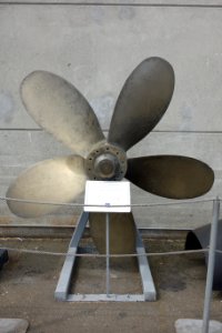 Propeller of USS Darter (SS-576), built in 1954, five blades, 2050 pounds, bronze - Fisherman's Wharf, San Francisco, CA - DSC03041