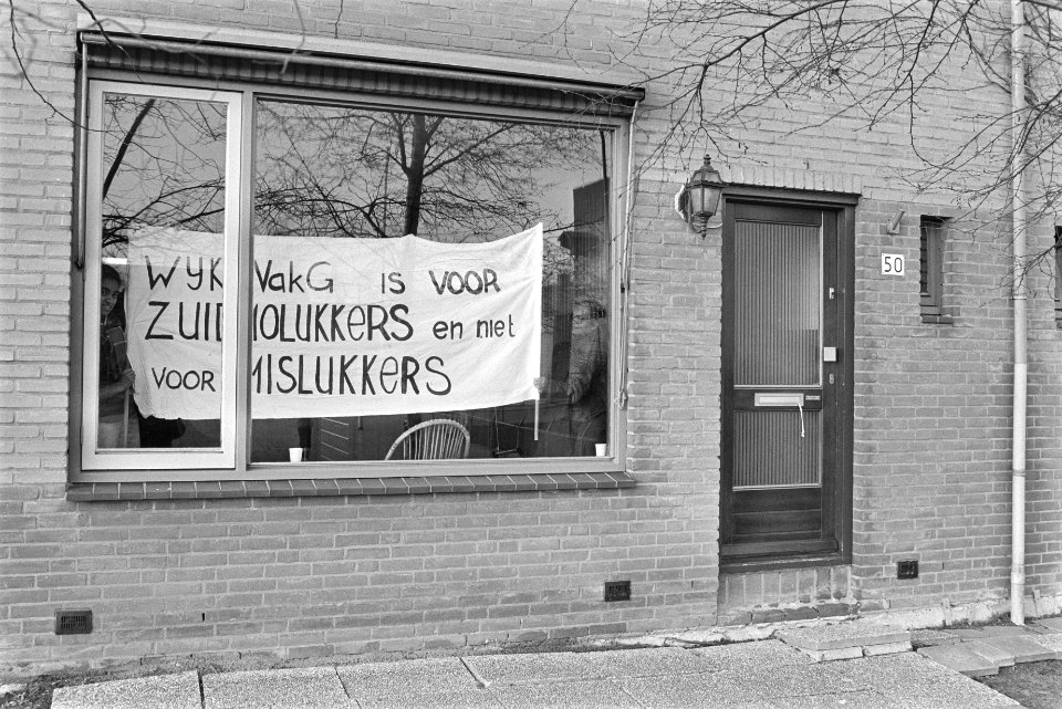 Protest Molukkers in Capelle aan den IJssel tegen ontruiming woningen ivm huursc, Bestanddeelnr 932-8242