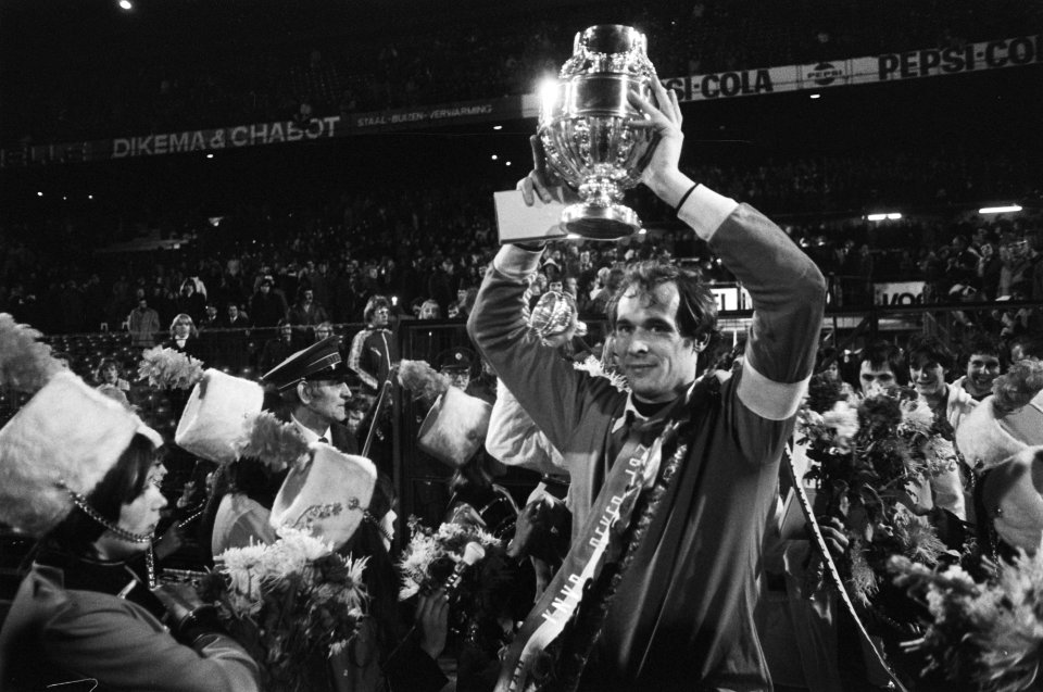 PSV tegen Roda JC (finale KNVB-beker) Edstrom (links) en Rene van der Kerkhof m, Bestanddeelnr 928-5115