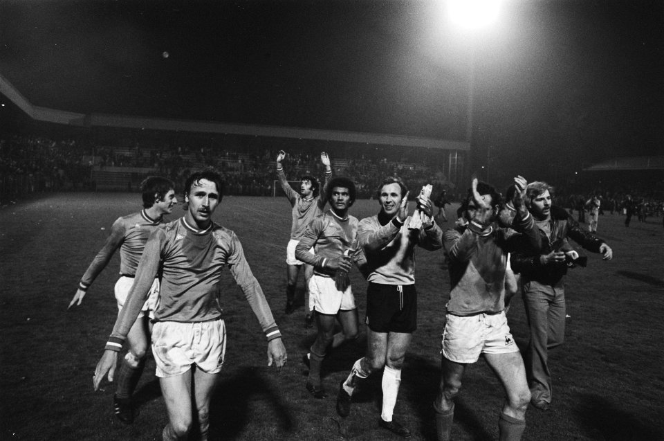 PSV tegen St. Etienne halve finale Europa Cup I vreugde na afloop v.l.n.r. Lop, Bestanddeelnr 928-5249