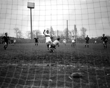 PSV tegen DWS 0-2, keeper Bals in actie v.l.b.r. Wery, Brusselers, keeper Bals e, Bestanddeelnr 916-0563