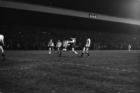 PSV tegen Feyenoord bekercompetitie kwartfinale 2-0, eerste doelpunt v.l.n.r. Vo, Bestanddeelnr 927-0603