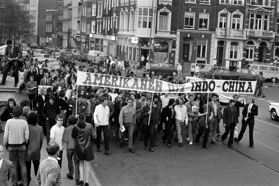 Protestdemonstratie tegen Amerikaans optreden in Cambodja in Amsterdam overzich, Bestanddeelnr 923-5084