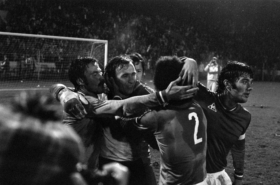 PSV tegen St. Etienne 0-0 (Europacup-I) vreugde bij St. Etienne , keeper Curkov, Bestanddeelnr 928-8684