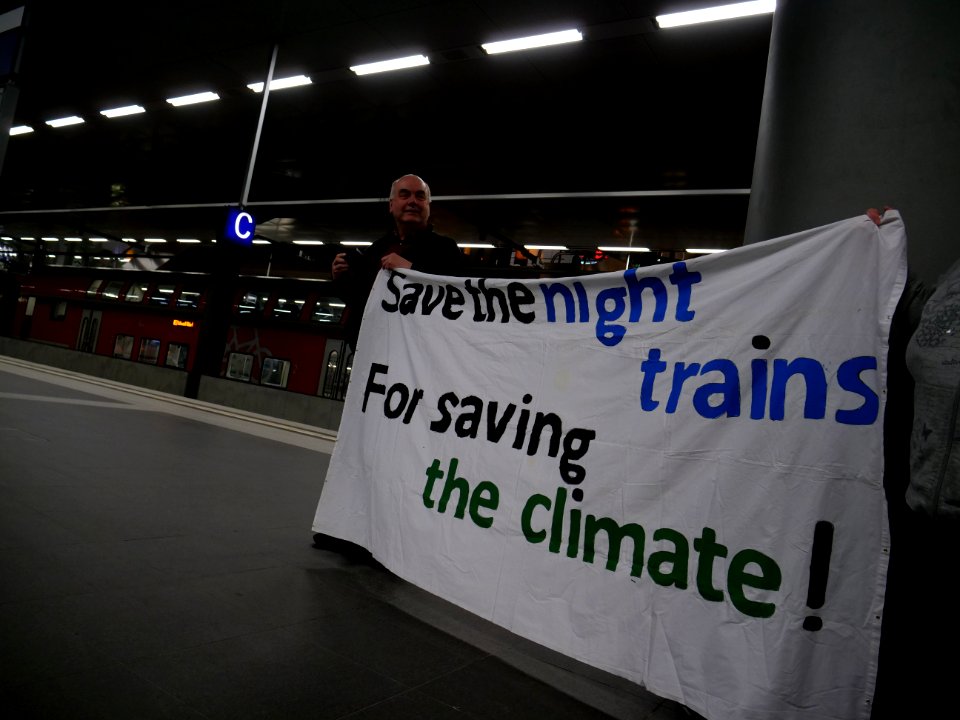 Protest for more night-trains in the Berlin main-station 03