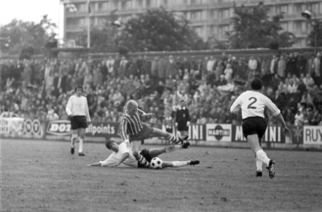 PSV tegen Sparta 1-1, halve finale beker. De Deen Bjerre (PSV) in aktie met op d, Bestanddeelnr 922-4891