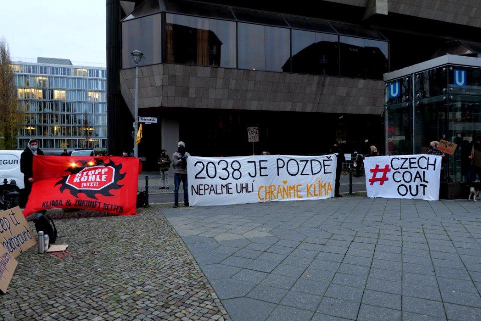 Protest on Czech Republic coal commission in front of embassy in Berlin 2020-11-30 02