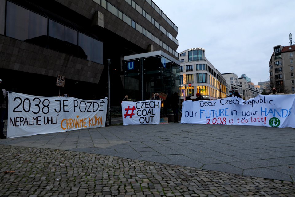 Protest on Czech Republic coal commission in front of embassy in Berlin 2020-11-30 06