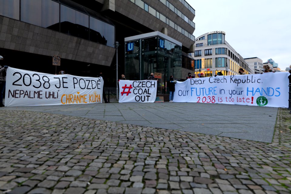 Protest on Czech Republic coal commission in front of embassy in Berlin 2020-11-30 20