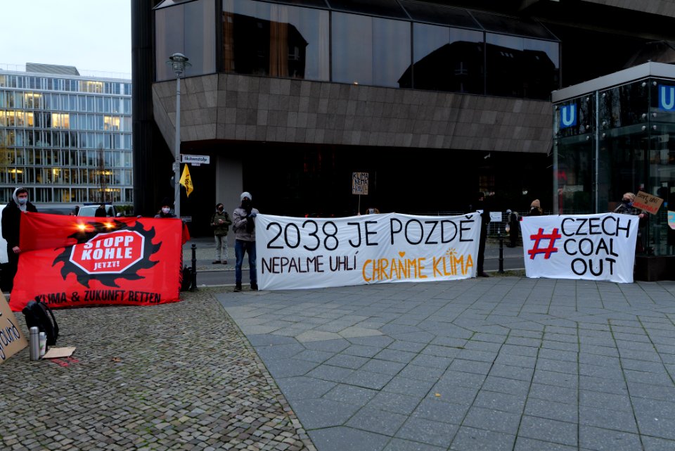 Protest on Czech Republic coal commission in front of embassy in Berlin 2020-11-30 03