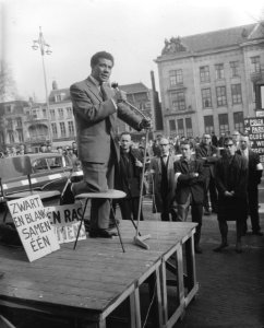 Protestdemonstratie tegen apartheidspolitiek van Zuid Afrika in Den Haag, Bestanddeelnr 911-1397