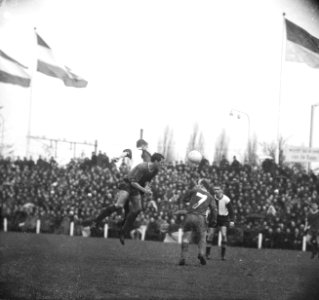 PSV tegen Feyenoord 1-3, duel tussen Daan Schrijvers (PSV) en Venneker (Feyenoor, Bestanddeelnr 918-7541
