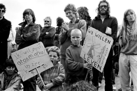 Protestmanifestatie bij Energie Onderzoekcentrum Nederland in Petten tegen dumpe, Bestanddeelnr 932-1754