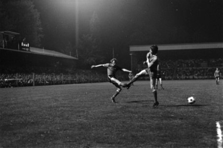 PSV tegen FC Utrecht 3-0, Rene van de Kerkhof scoort, Bestanddeelnr 928-5669